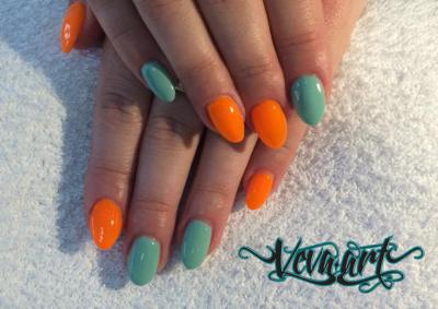 Neon orange a mint