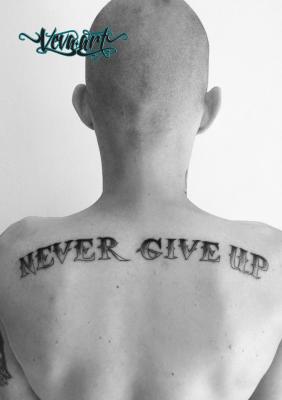 Text - Never give up